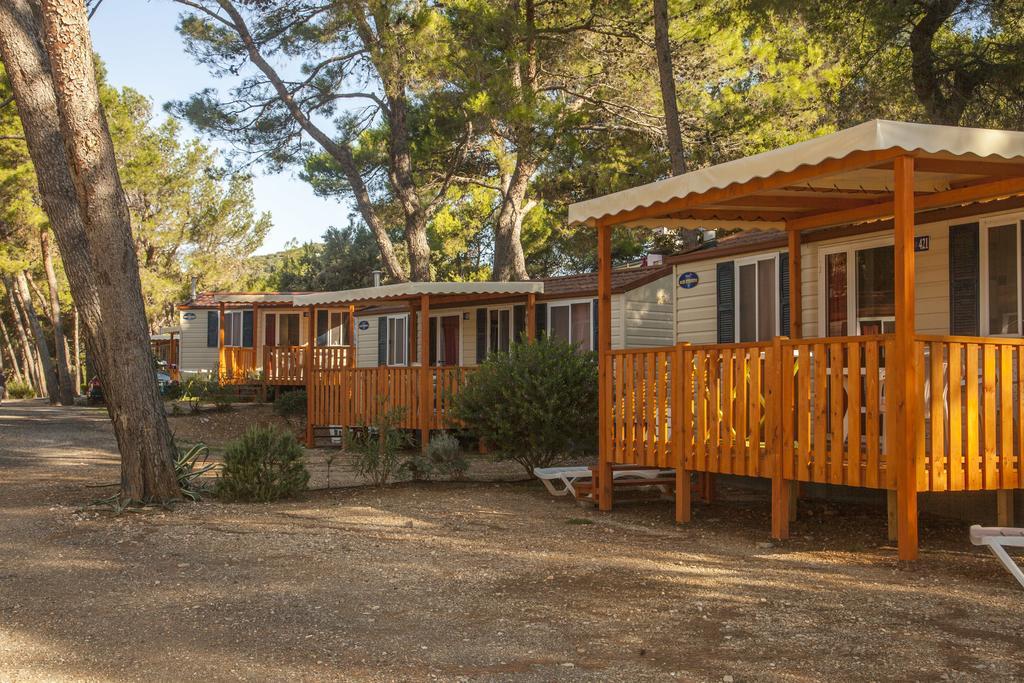 Camping Village Poljana マリ・ロシニュ エクステリア 写真