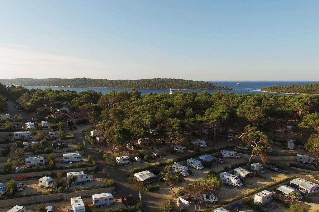 Camping Village Poljana マリ・ロシニュ エクステリア 写真